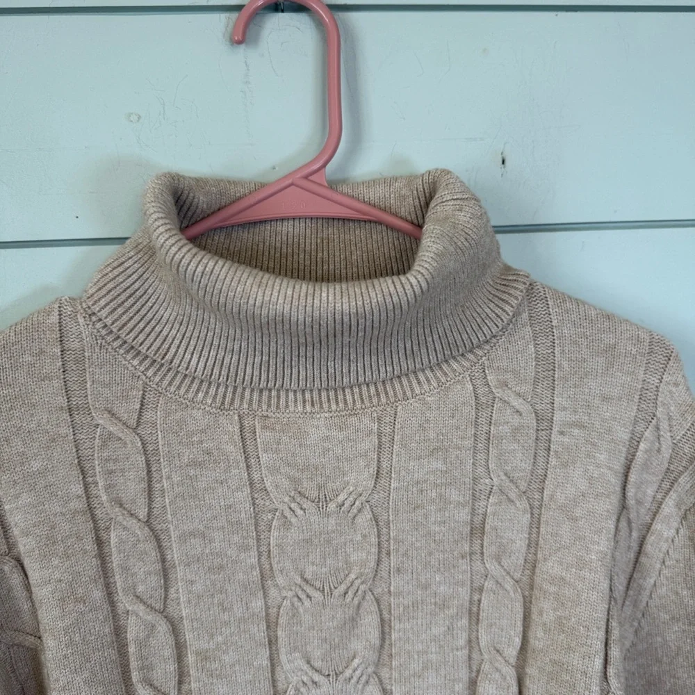 Tan Cream cable knit front sweater turtleneck women's size‎ M/L